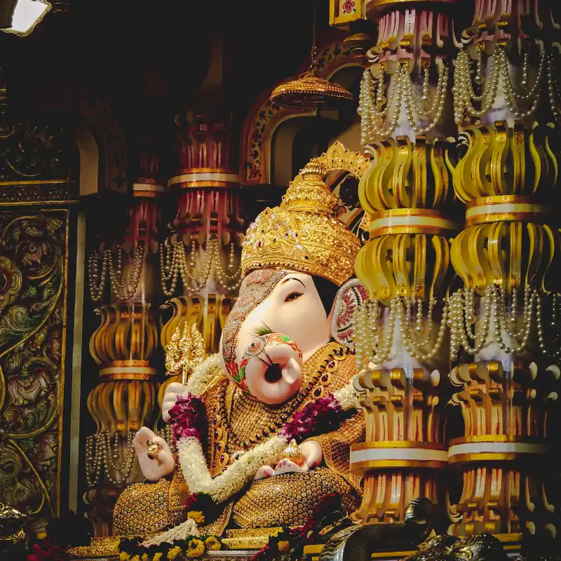 big ganesh murti in temple